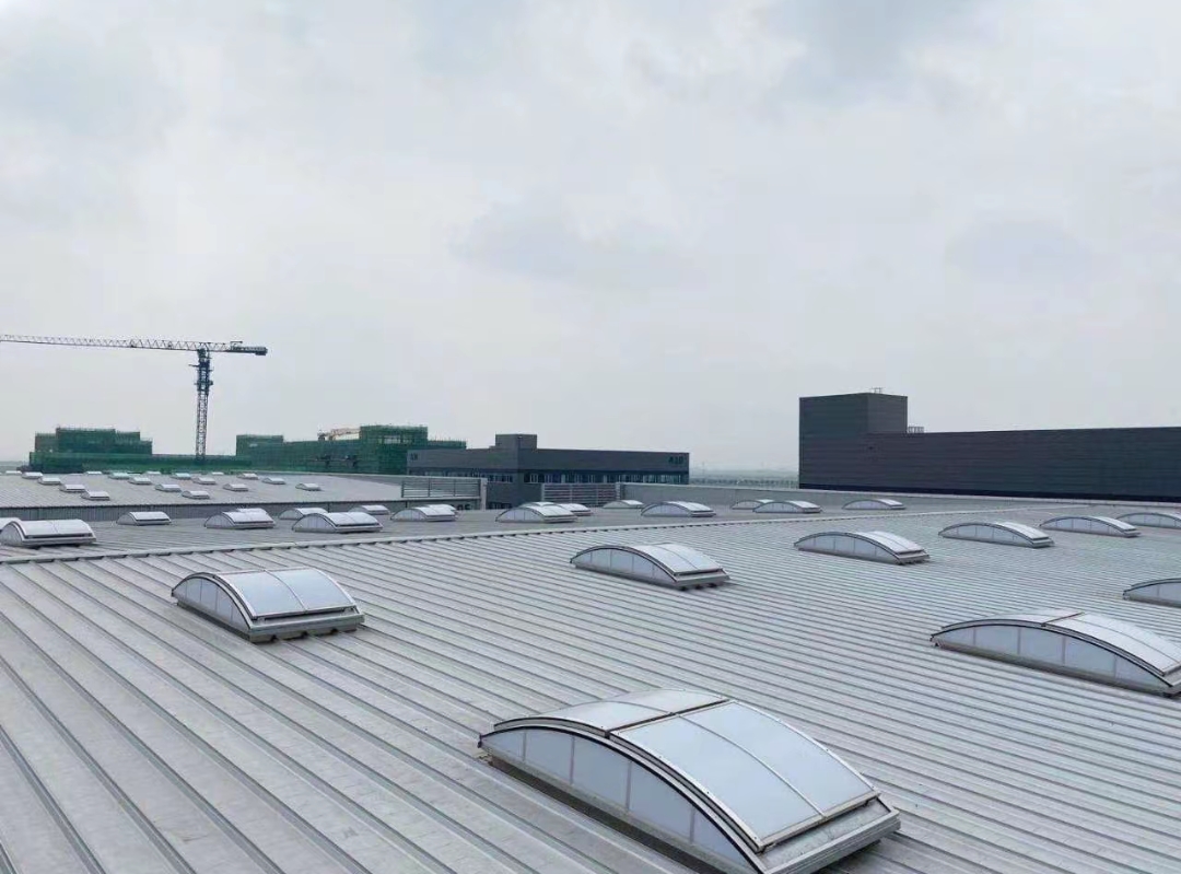 【旭胜通风】圆拱型固定采光天窗：建筑采光的优选实用设备